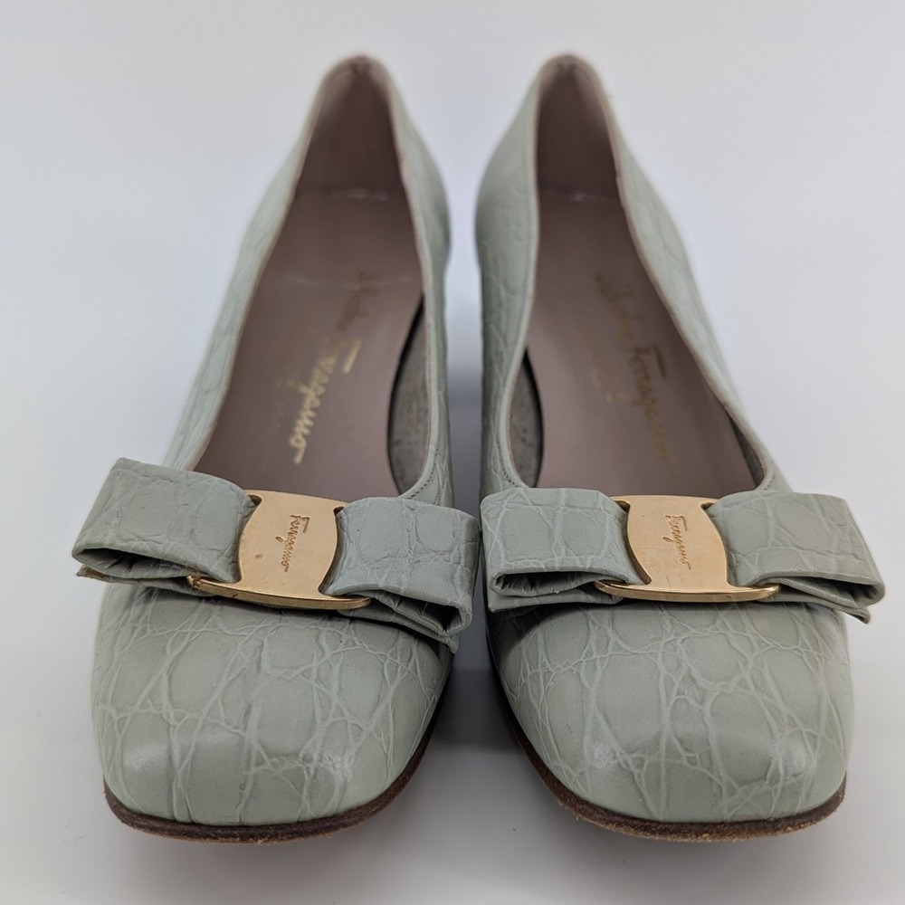 Salvatore Ferragamo Vara Croc Embossed Leather Pumps Sage Green 8.5 AA
